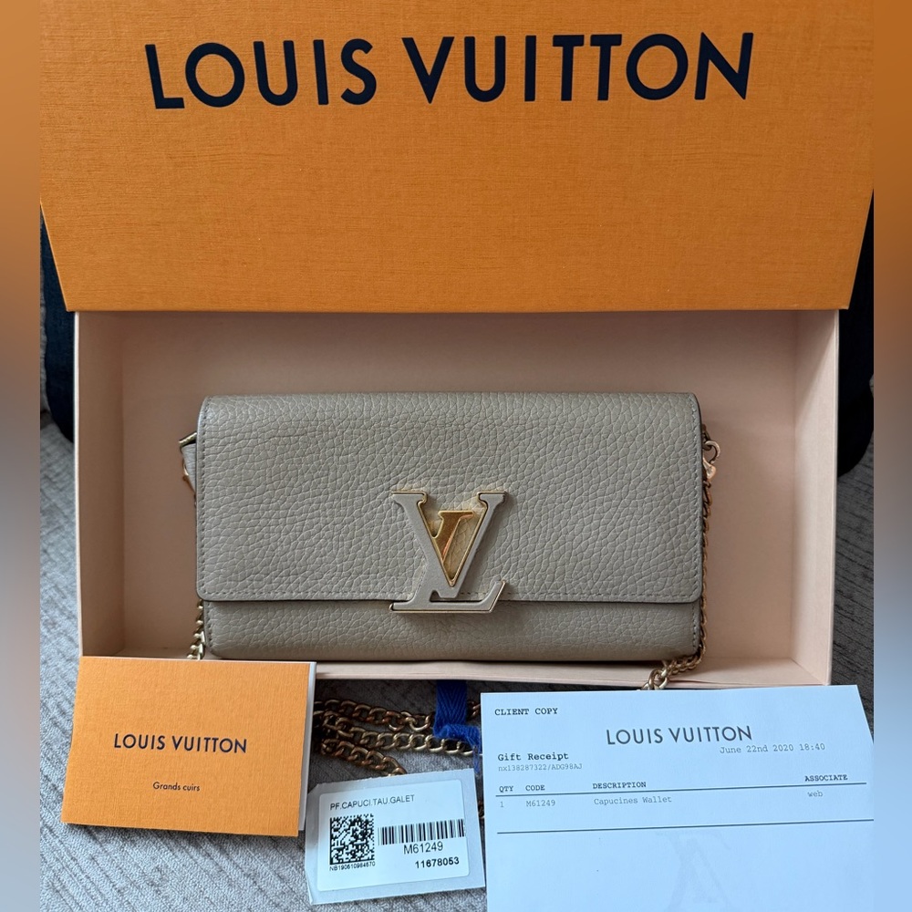 Louis Vuitton Taurillon Capucines Long Bifold Wallet on chain/crossbody bag 🔥 - Picture 8 of 15
